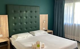 Green Hotel